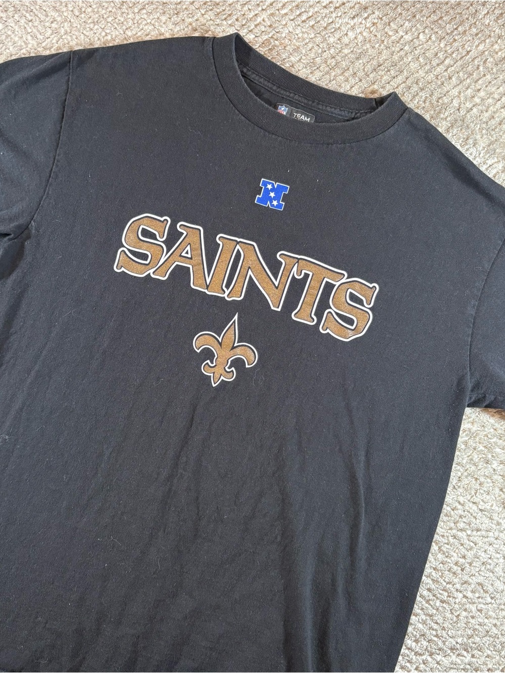 Official NFL Saints Men’s M Short Sleeve Team Apparel NFL Logo Crewneck Tee